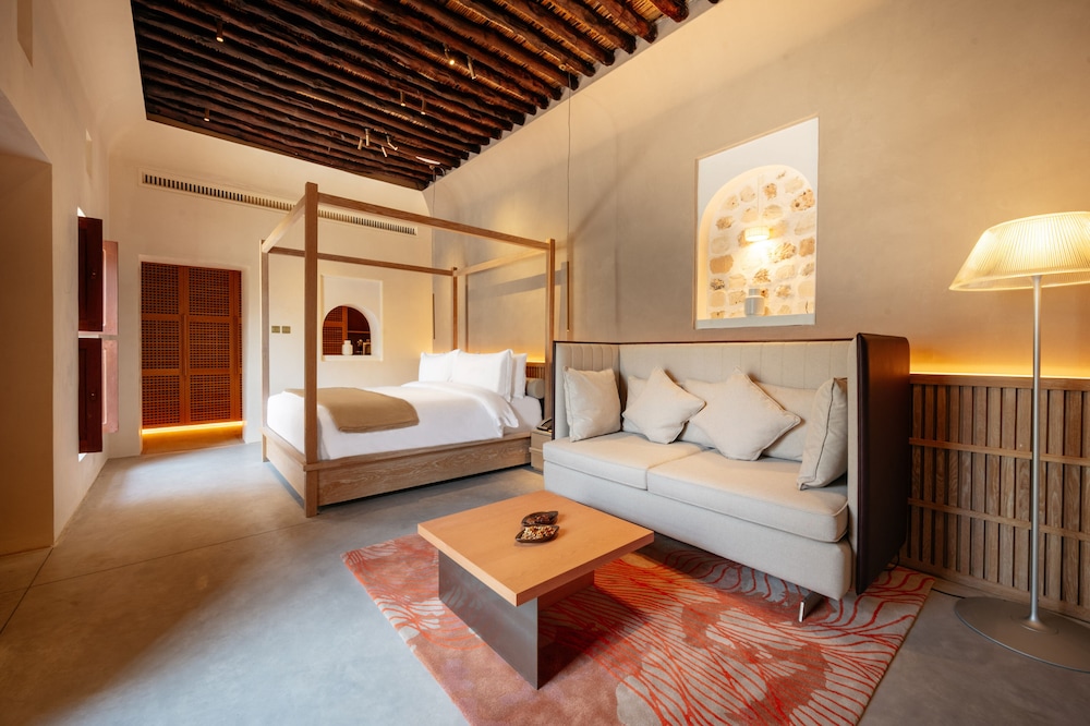 Standard Room, 1 King Bed, Patio (Khalid Ibrahim Room with Patio) photo 2