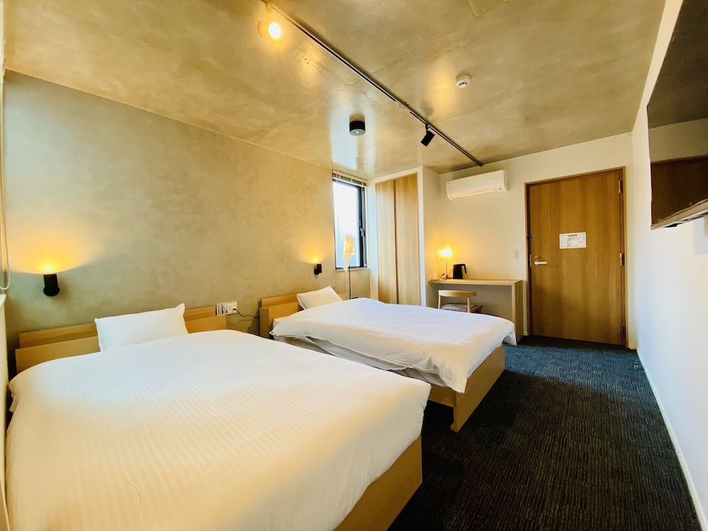 Superior Twin Room (401)
