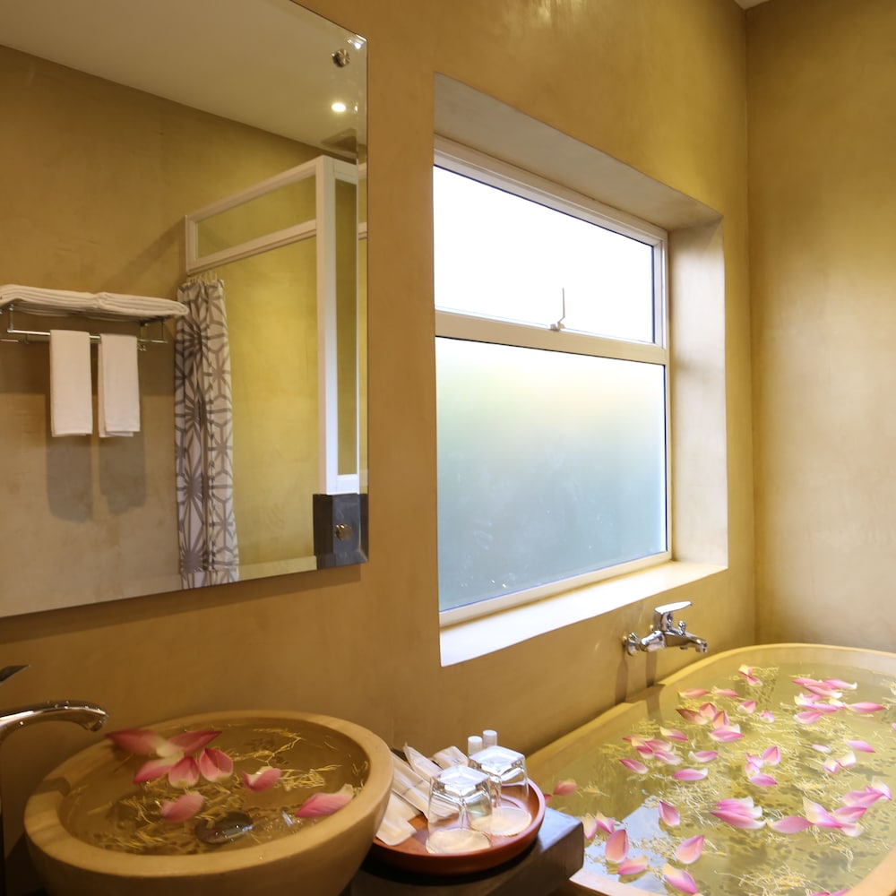 Triple Room, Non Smoking, Pool View photo 2