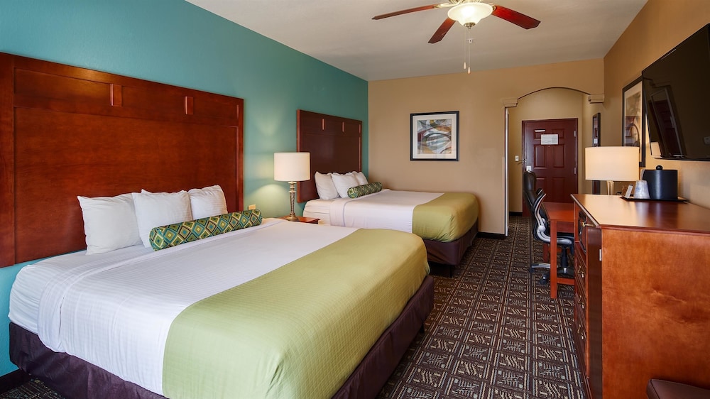 Standard Room, Multiple Beds, Non Smoking, Refrigerator & Microwave