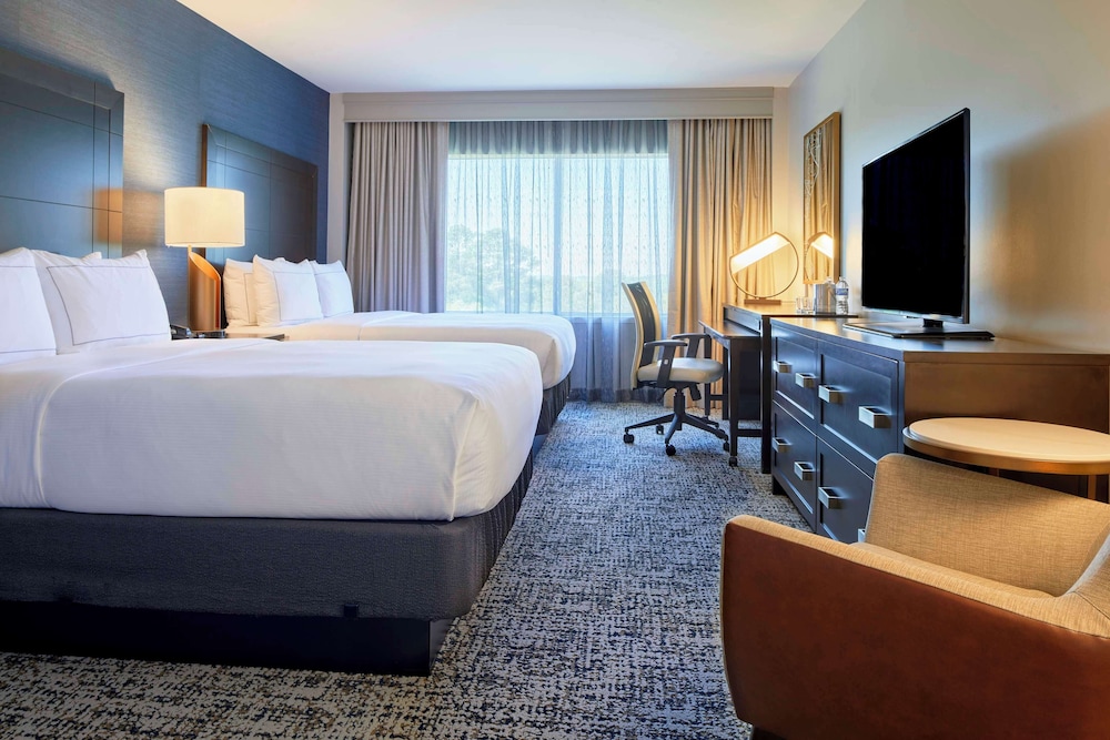 Room, 2 Double Beds, Accessible (Mobility & Hearing, Roll-in Shower) - Photo 2