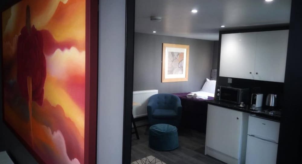 Luxury Chalet, Private Bathroom thumbnail 6