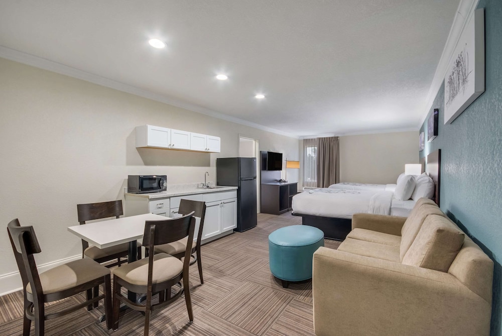 Suite, Multiple Beds - Photo 4