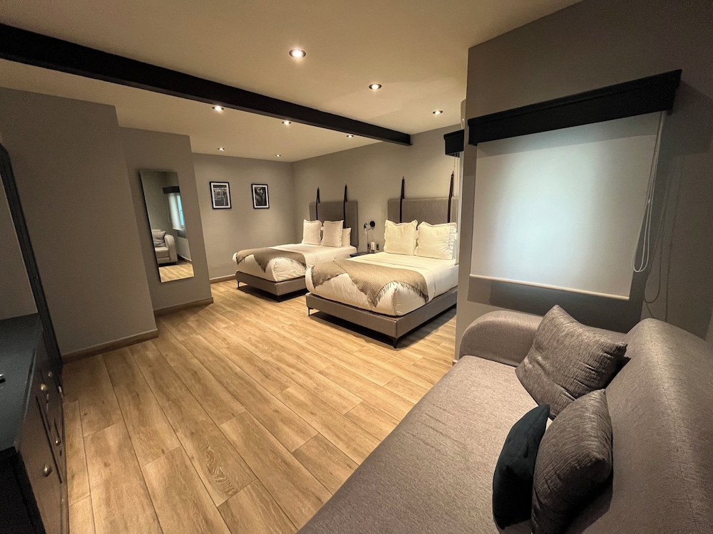 Deluxe Doble con Sofa cama photo 1