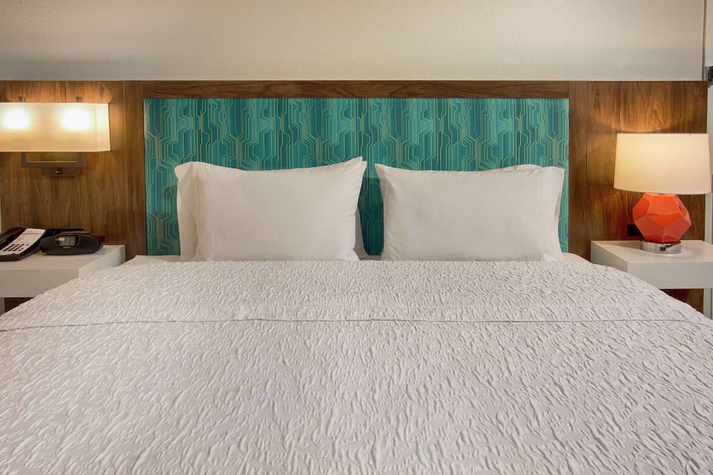 Suite, 1 King Bed, Non Smoking (Boardroom) - Photo 1