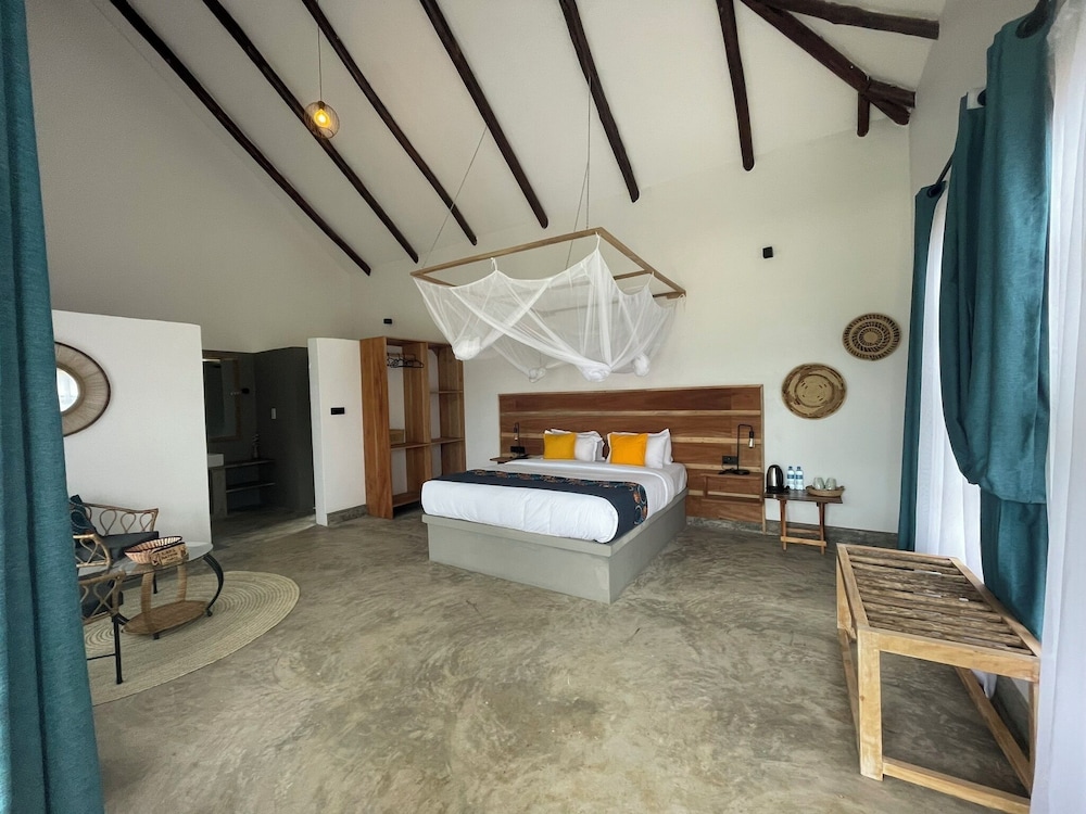 Deluxe Double Room, Lanai, Pool View (1)