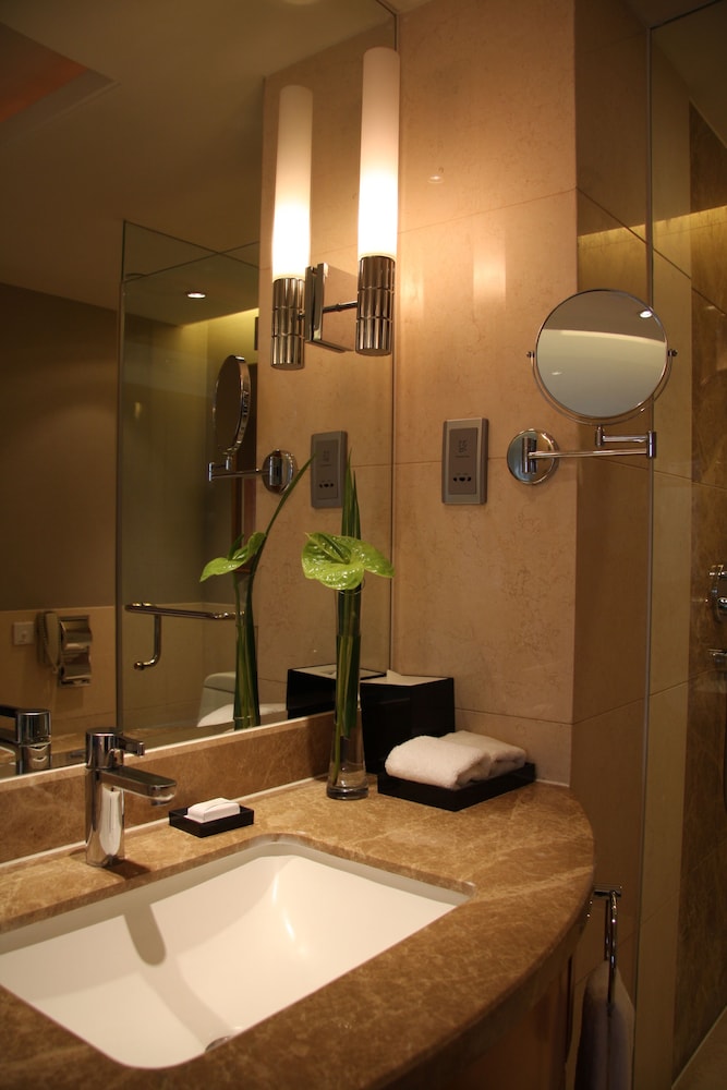 Executive Room, 1 King Bed - Photo 9