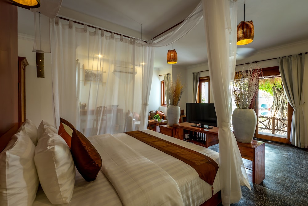 Private Suite, Pool View photo 3