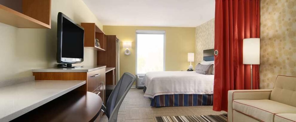 Studio, One King Bed, Accessible