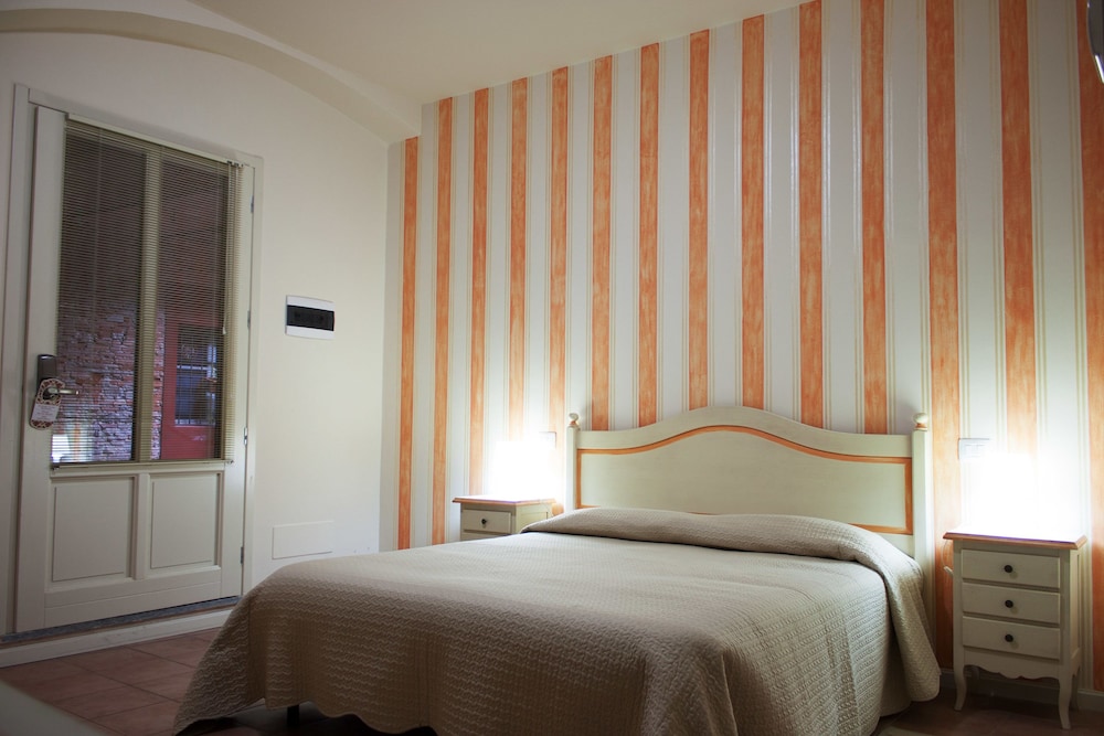 Standard Double Room, 1 Double Bed, Ensuite, Courtyard Area photo 3