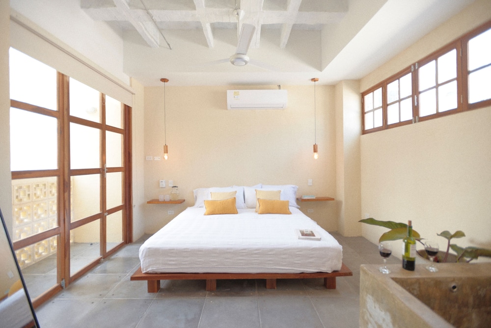 Superior Room, 1 King Bed, Bathtub photo 1
