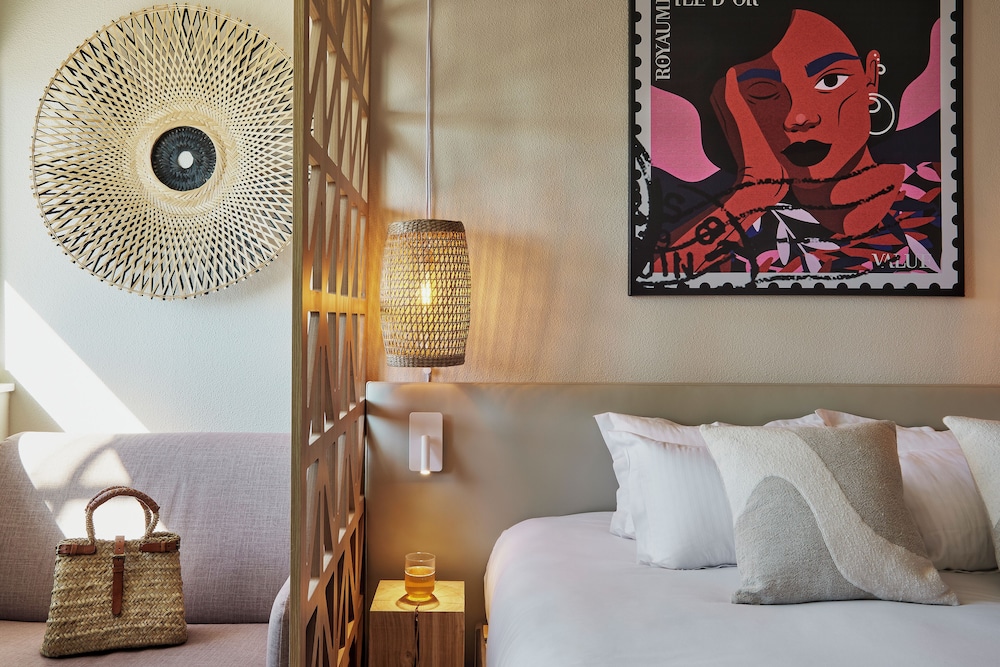 Classic Room, Multiple Beds, City View - Photo 4