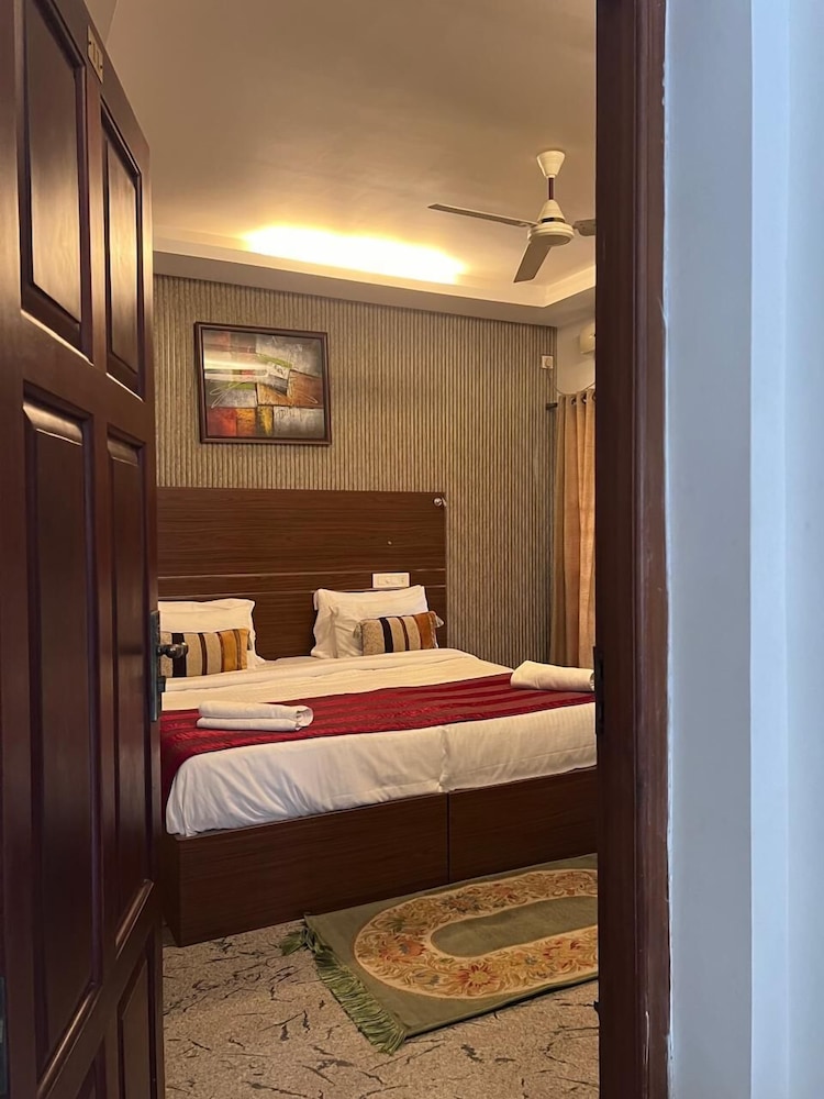 Deluxe Double Room, 1 King Bed, Non Smoking photo 2
