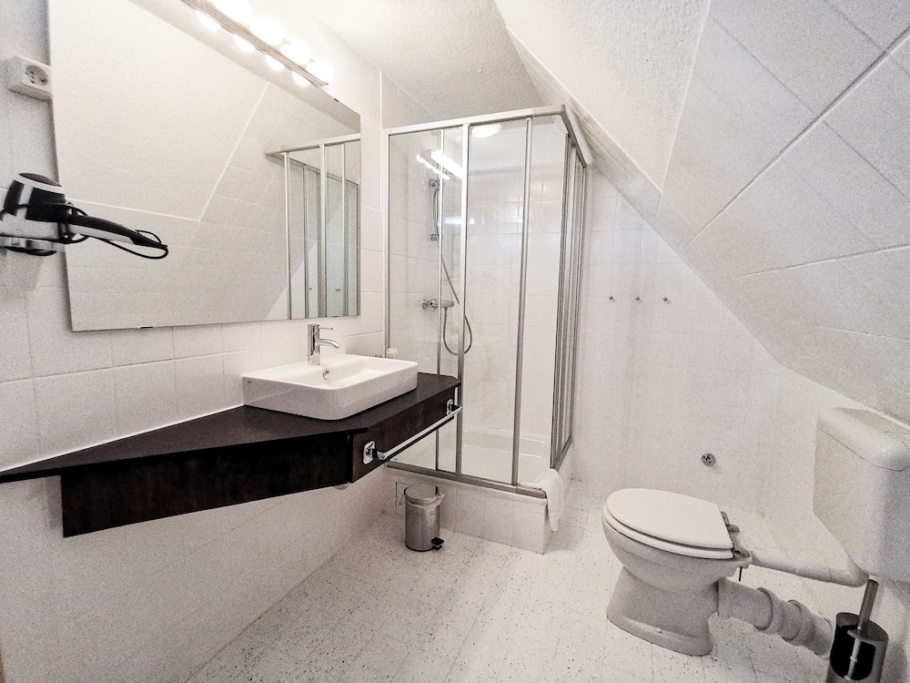 Standard Double Room, 1 Double Bed, Private Bathroom photo 2