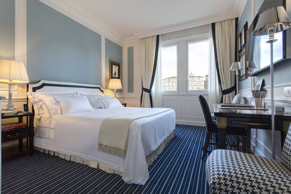 Executive Double Room with One Double Bed, 2 Adults Occupancy and Terrace (Non Smoking) thumbnail 6