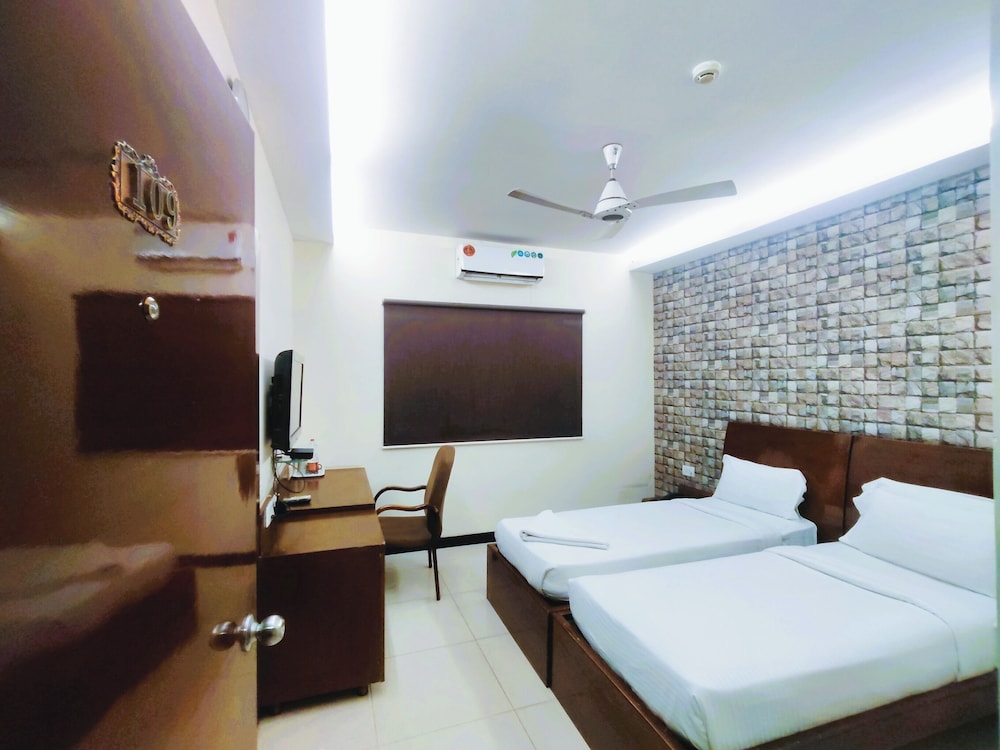 Deluxe Room - Photo 21