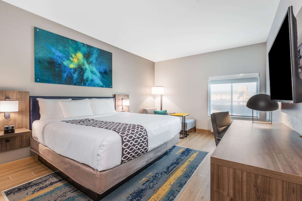 Business Room, 1 King Bed, Non Smoking - Photo 2