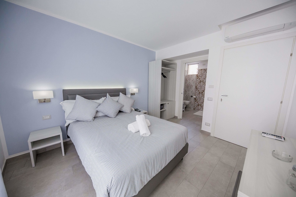 Junior Double Room, 1 Large Twin Bed photo 3