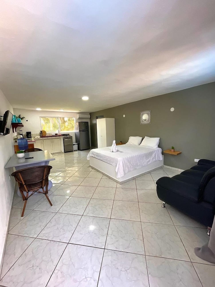 Comfort Studio Suite, Pool View