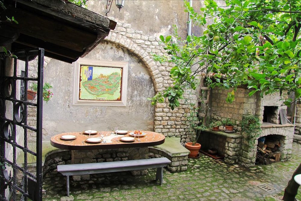 Villa photo 2