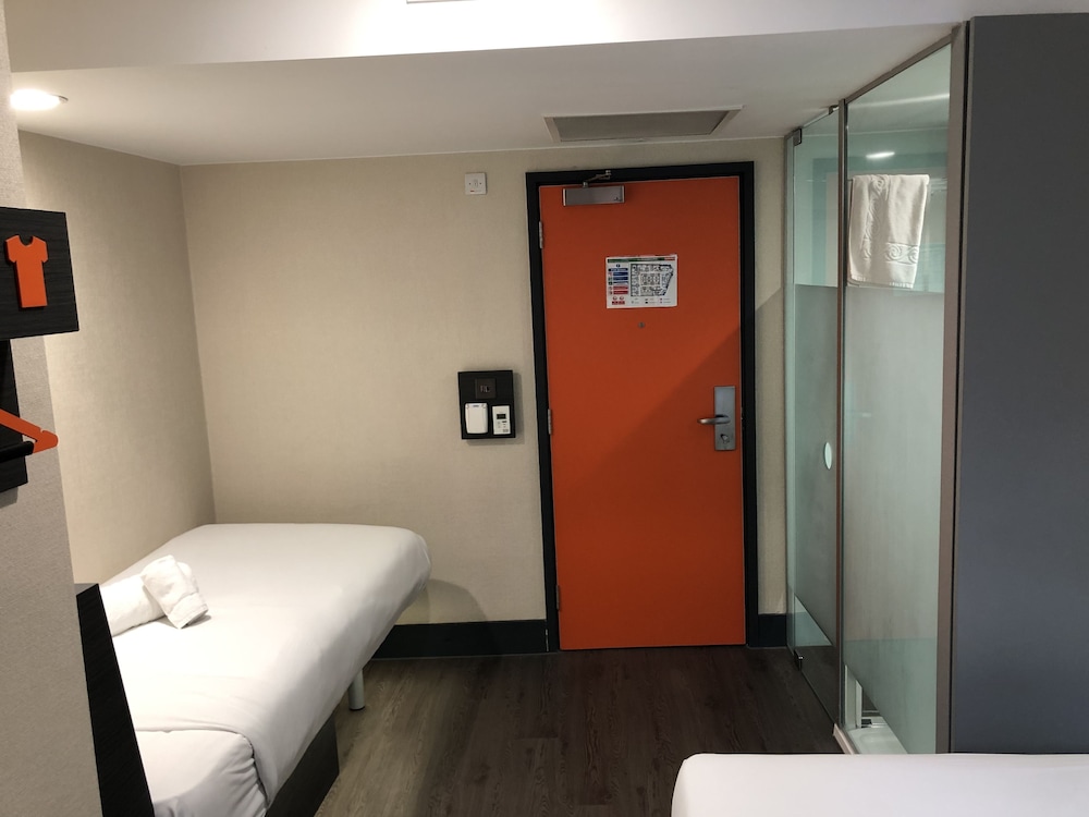 Standard Triple Room, Multiple Beds photo 2