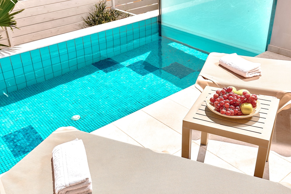 Family Suite Private Pool photo 2