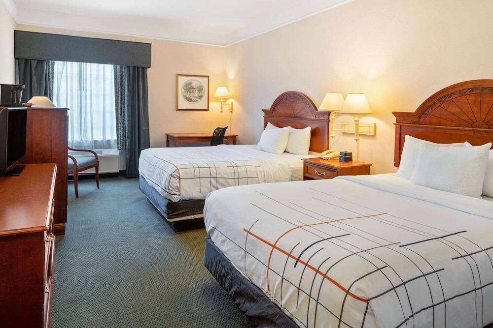 Room, 2 Queen Beds, Non Smoking - Photo 5
