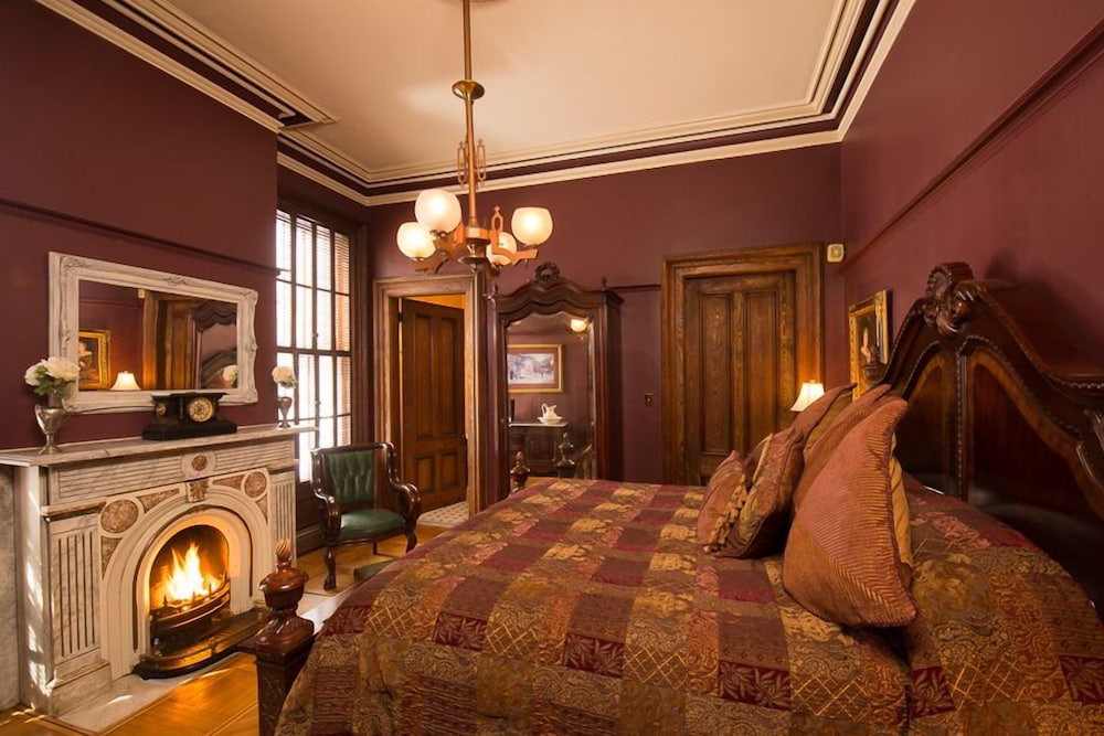 Romantic Room, 1 King Bed photo 3