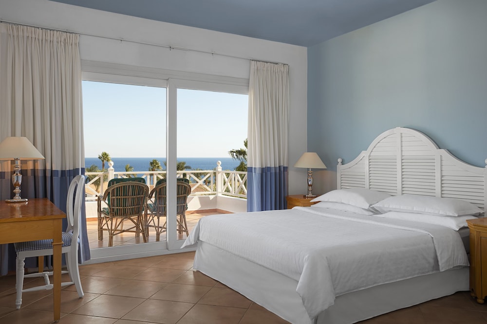 Standard Room, Multiple Beds, Resort View