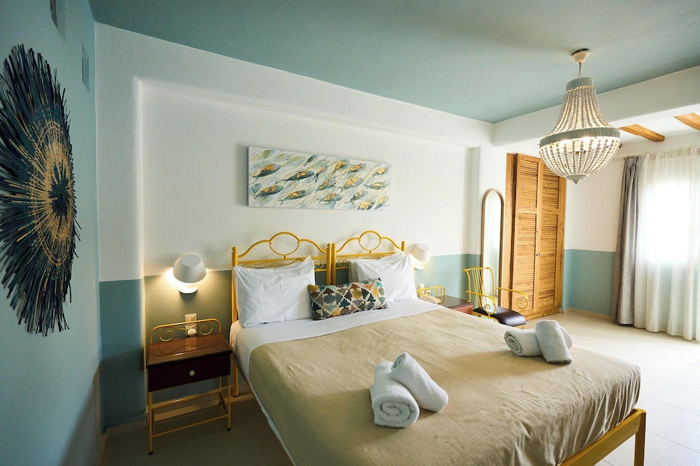 Superior Room, Pool View