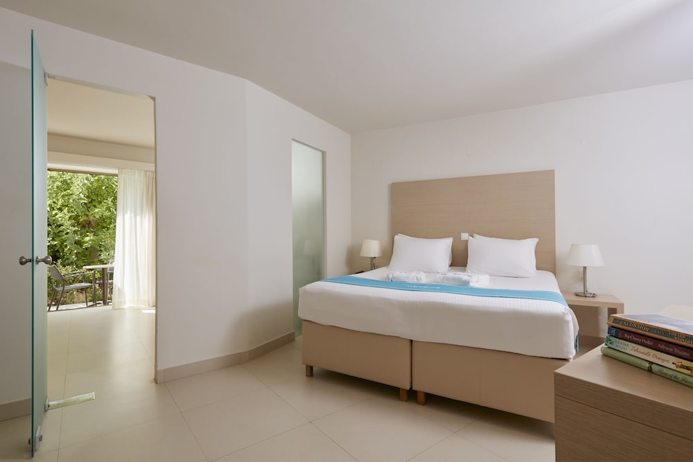 Junior Room (Casual)