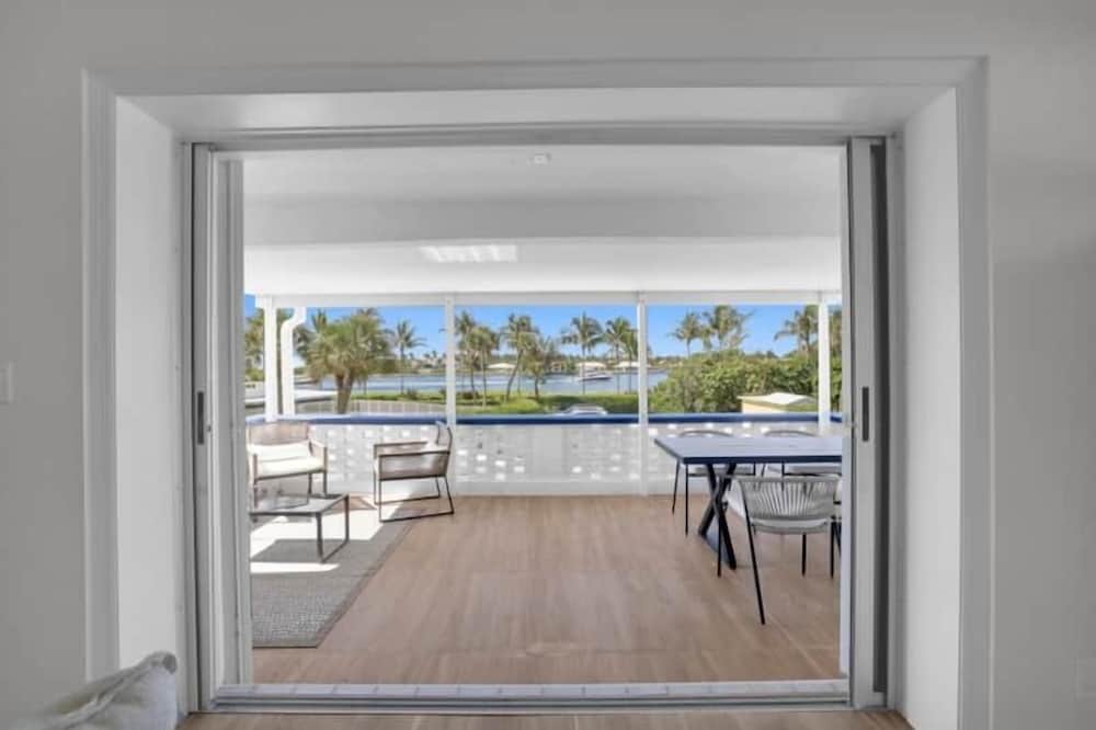Unit 9 -2 Bedrooms Balcony Oceanfront