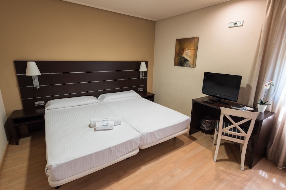 Double or Twin Room - Photo 1