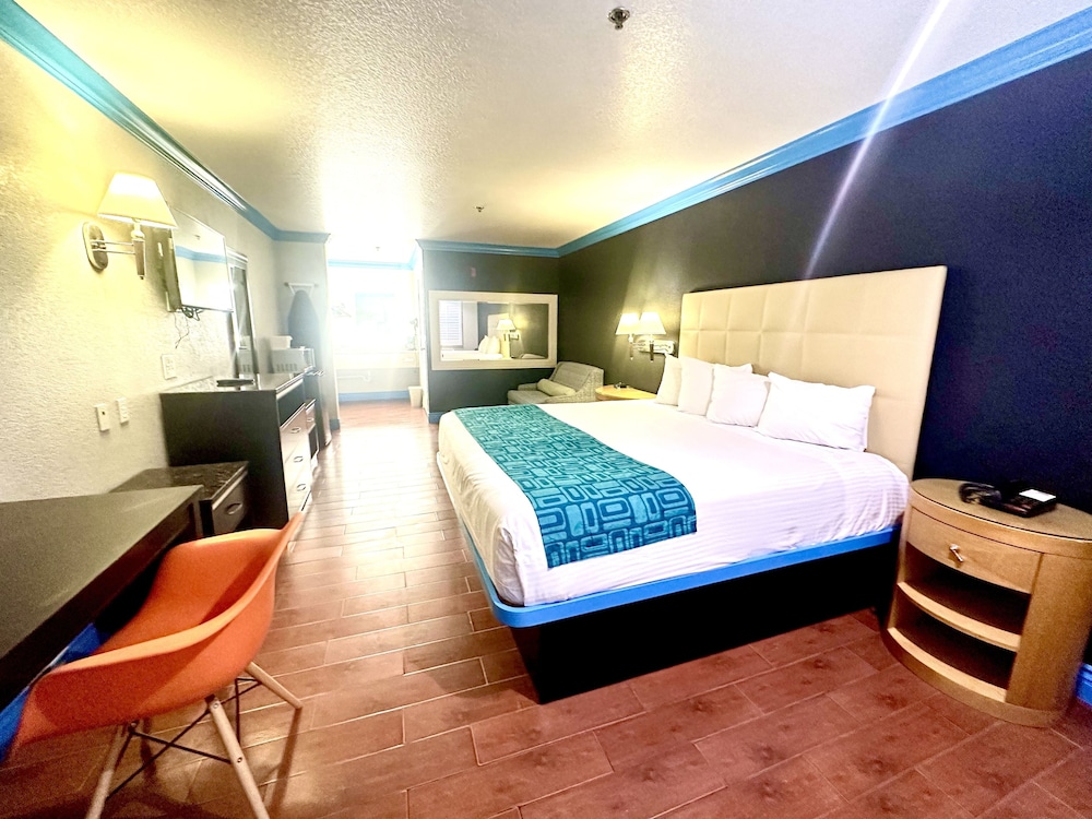 Signature Suite, 1 King Bed photo 1
