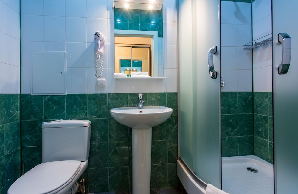 Standard Double or Twin Room photo 3