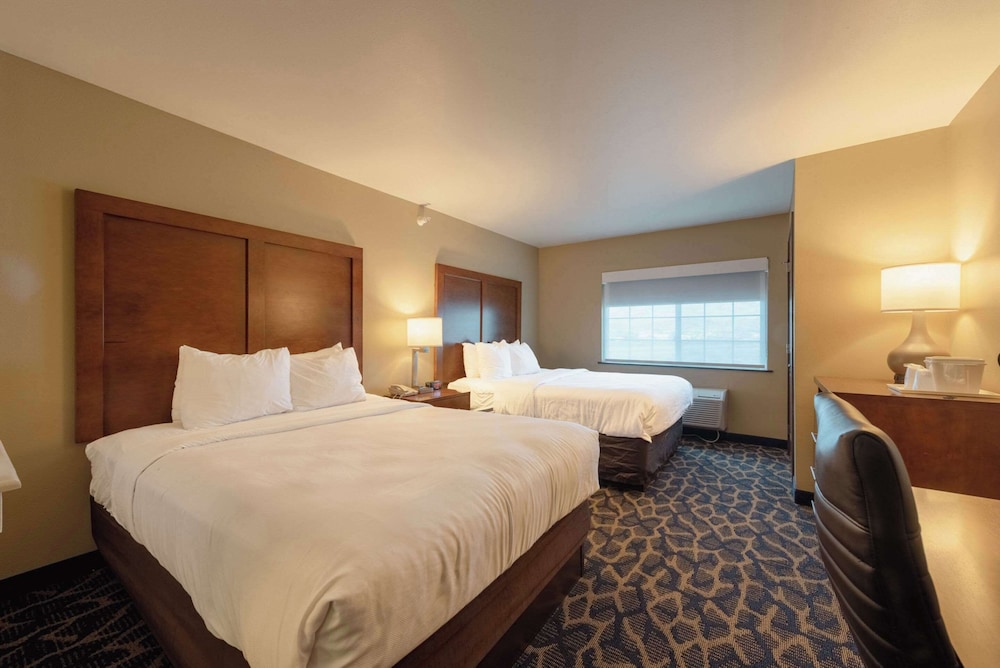 Suite, Multiple Beds, Non Smoking - Photo 1