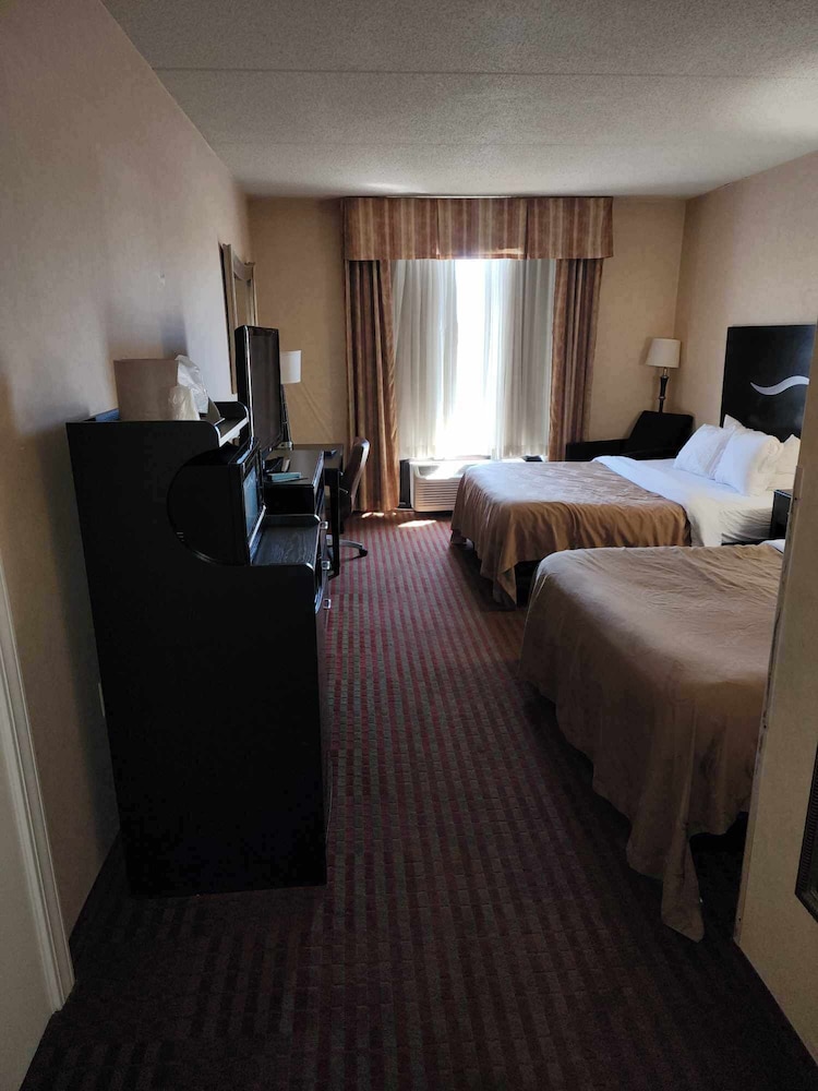 Room, 2 Queen Beds, Non Smoking - Photo 9