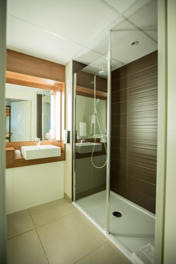 Standard Room, Multiple Beds - Photo 2