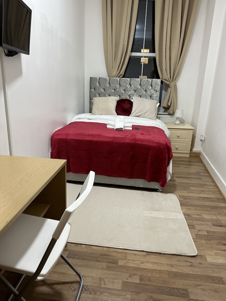 Classic Double Room, Shared Bathroom photo 2