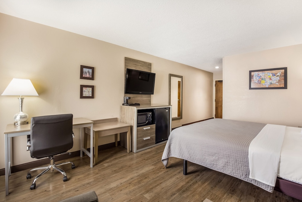Standard Room, 1 King Bed, Non Smoking - Photo 3