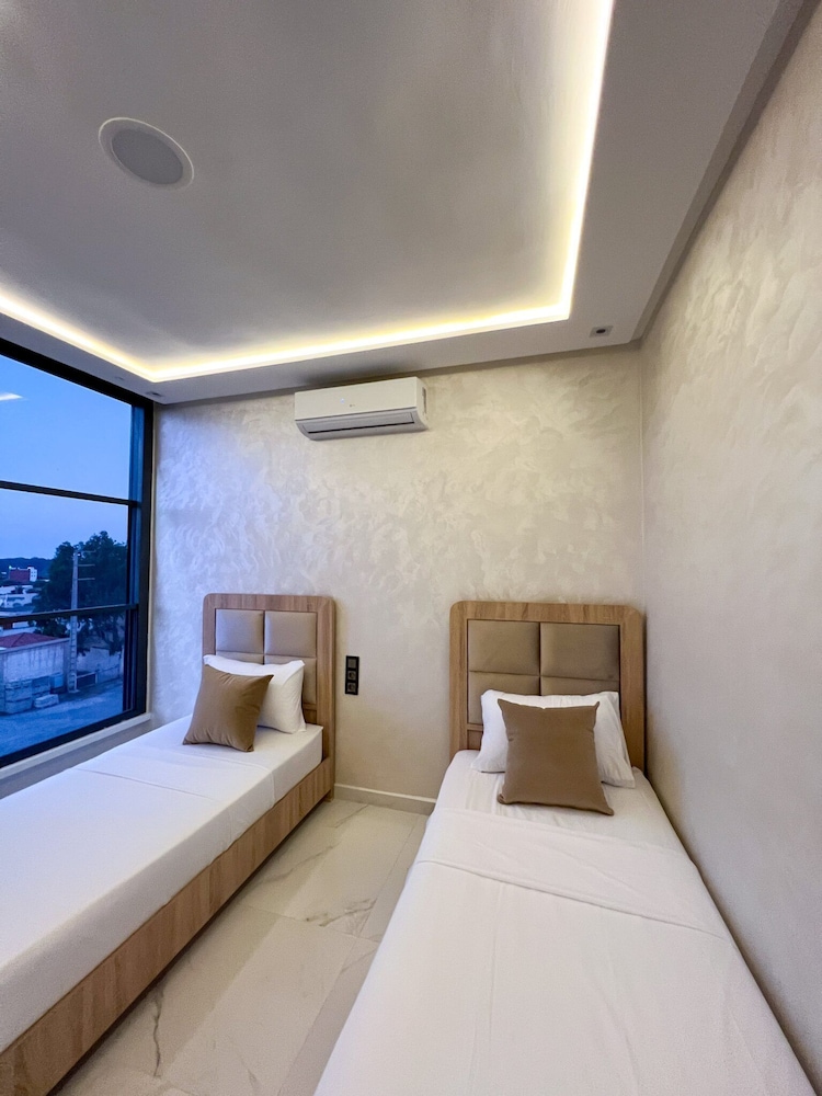 Deluxe Apartment, Partial Sea View photo 3