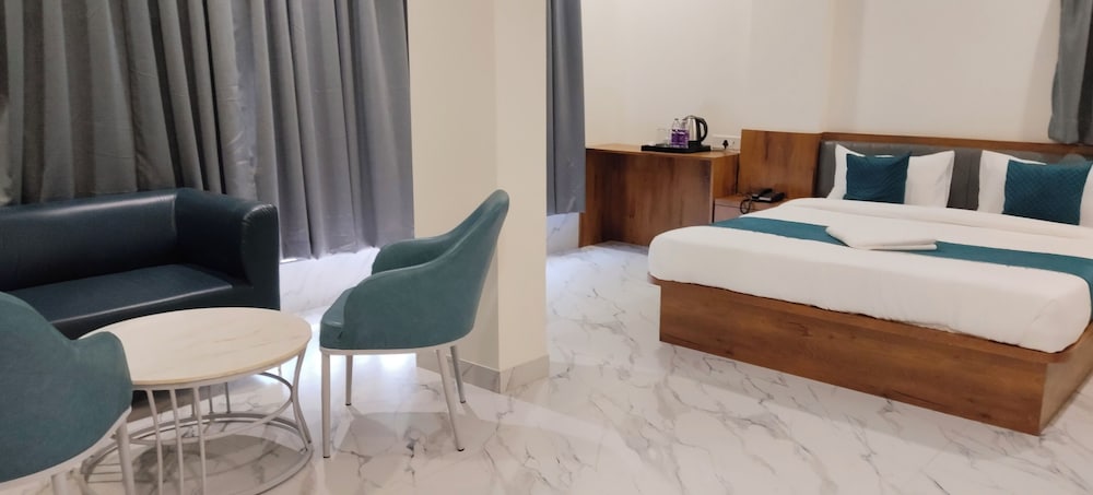 Superior Double Room, City View