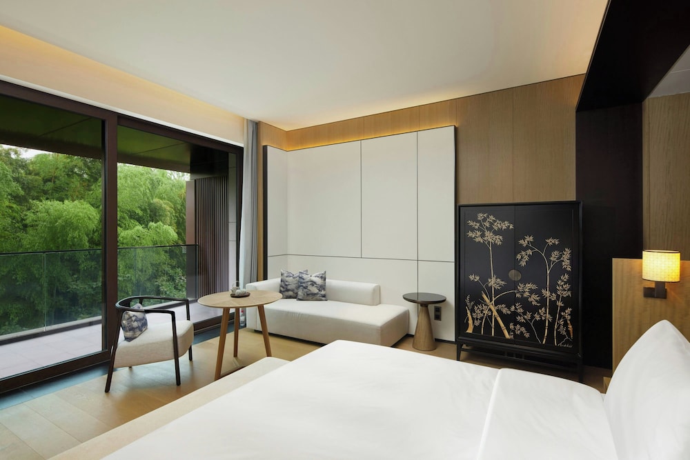 Room, 1 King Bed photo 1