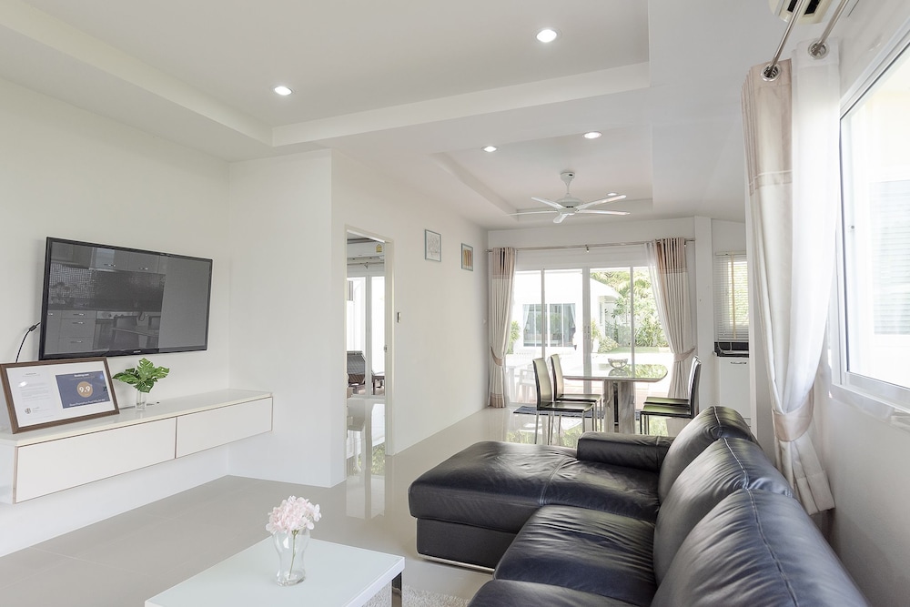 Villa, 3 Bedrooms, Poolside photo 2
