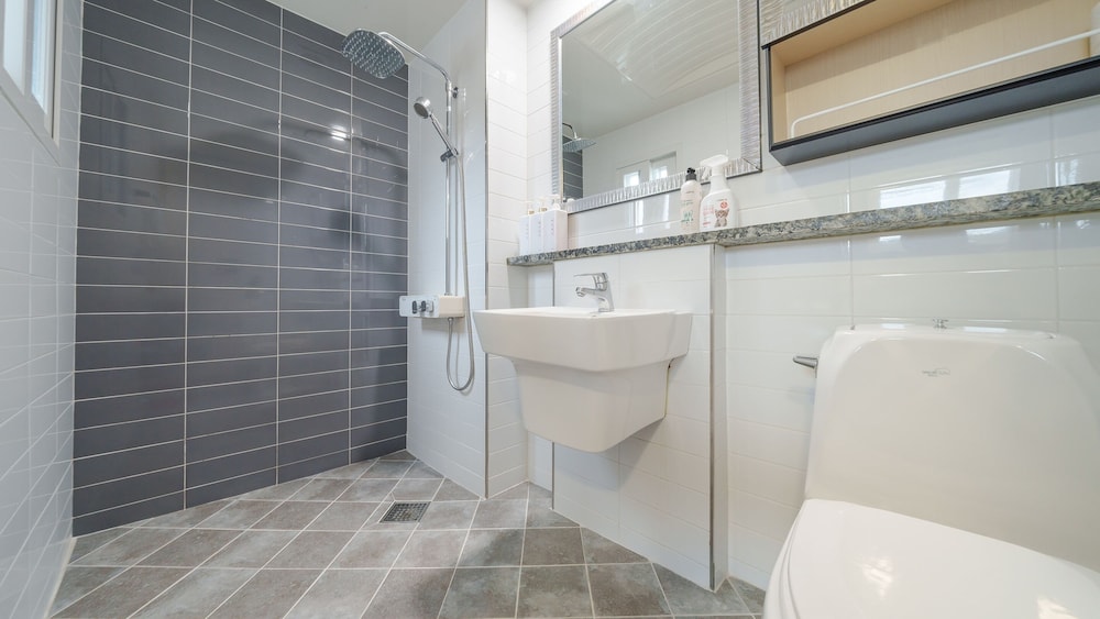 Basic Room, 1 Bedroom (white 302) - Photo 6