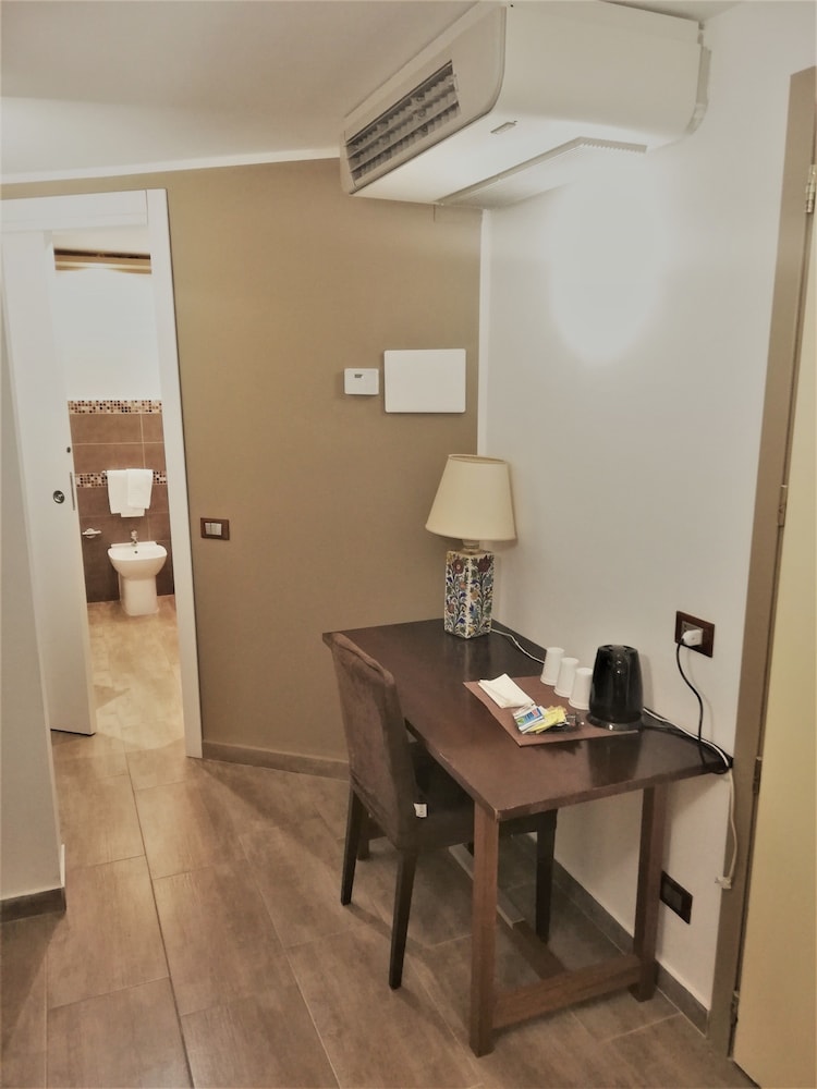 Room, 1 Double Bed - Photo 7