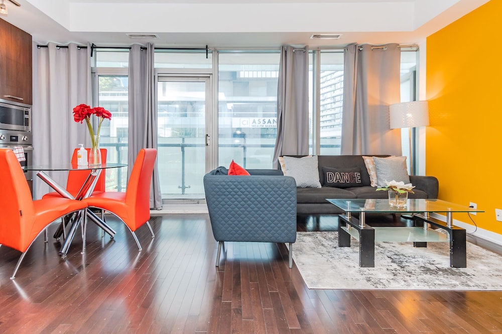 Standard Suite, 1 Queen Bed