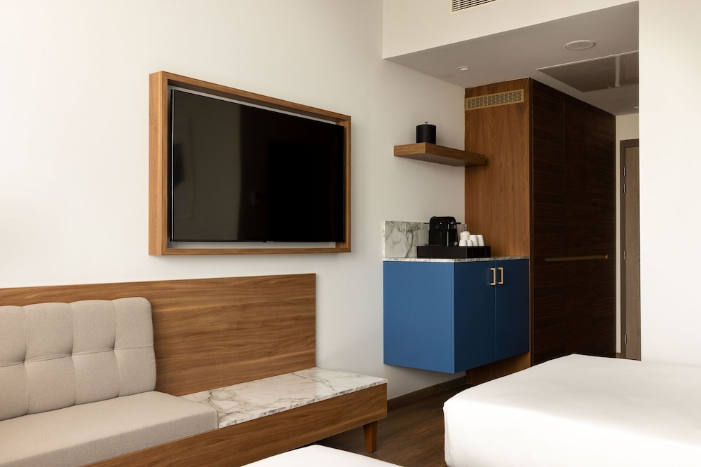 Deluxe Room, 2 Twin Beds - Photo 5