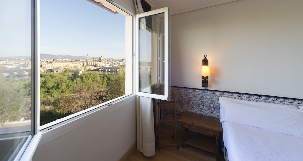 Superior Room, 1 Double or 2 Twin Beds, City View - Photo 8