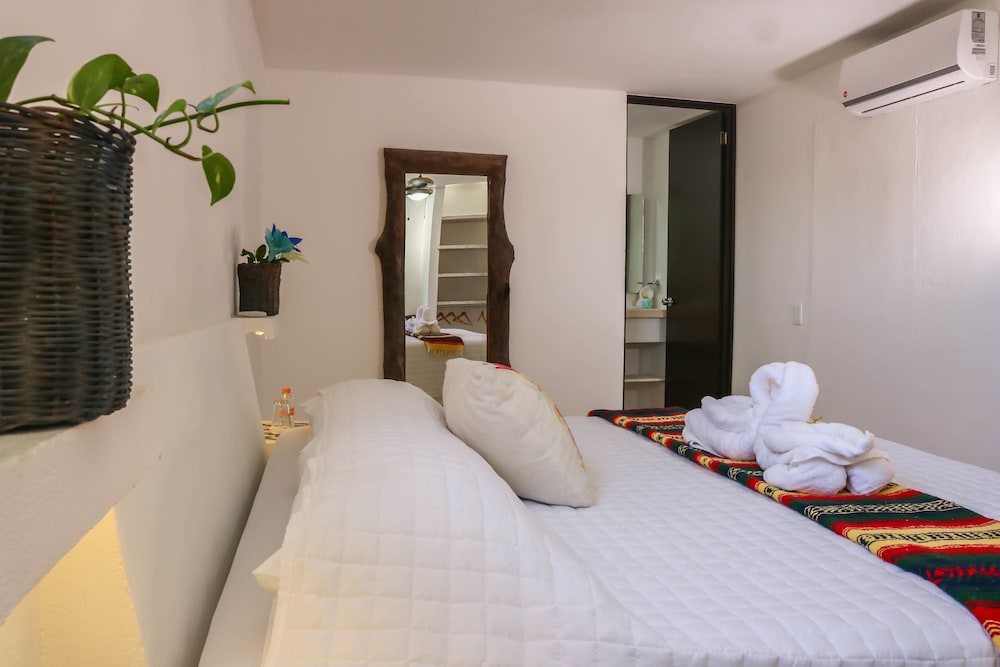 Suite, 1 King Bed, Garden View - Photo 6